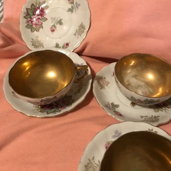 Set 4 porcelain cups and 2 additional dishes - Picture 5 of 9